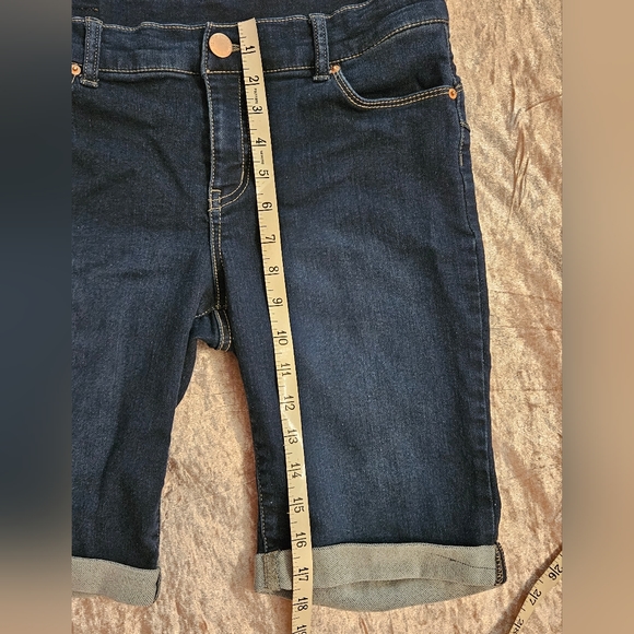 5/$25 Juicy Couture Flaunt It Bermuda Short - Picture 6 of 9